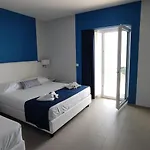 Guest house Terrazze Naos 4*